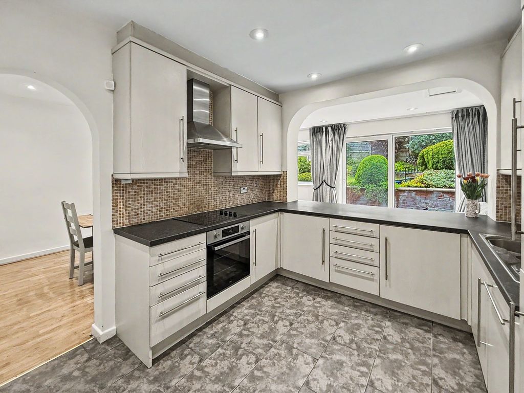 Property photo 3 of 37