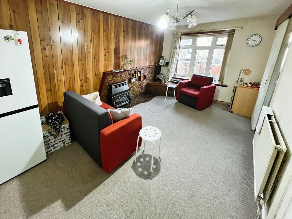 Property photo 3 of 10 Lounge