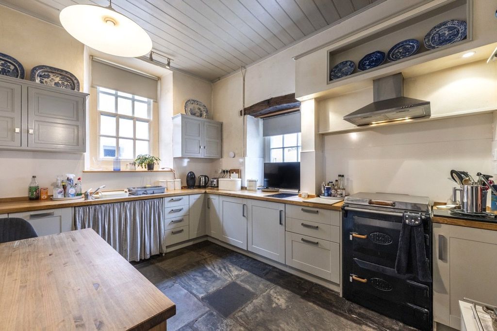 Property photo 3 of 14 Dining Kitchen