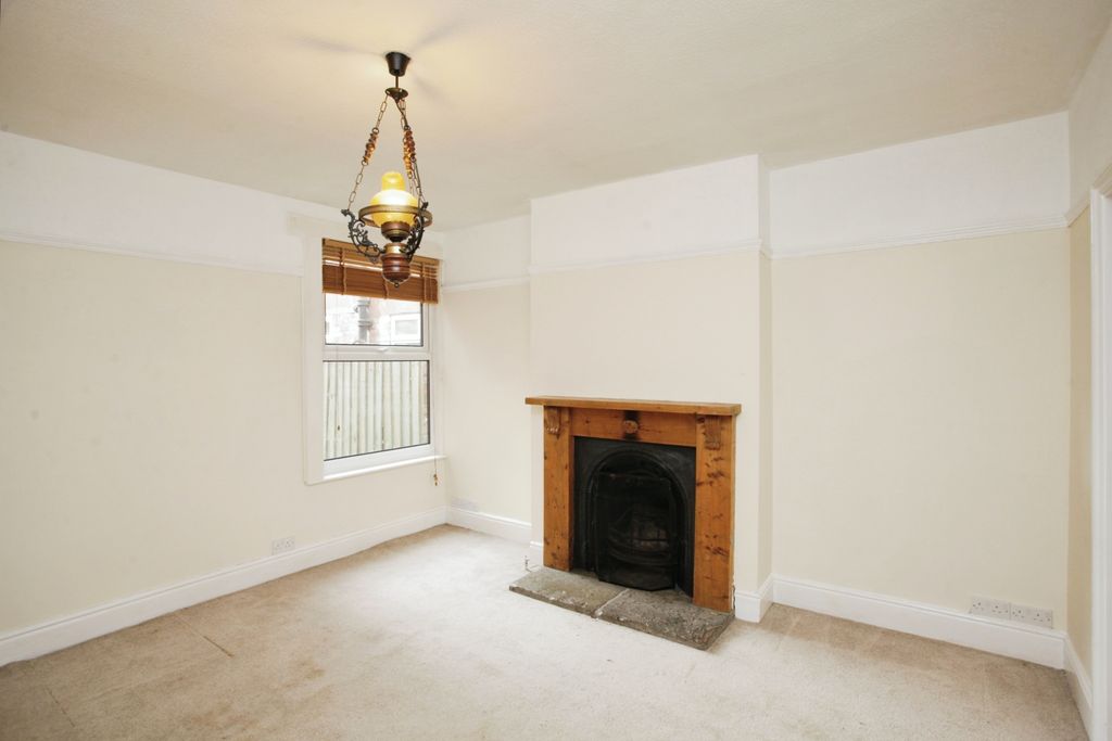 Property photo 3 of 19 Image