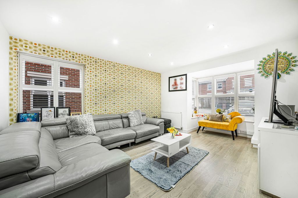 Property photo 2 of 27