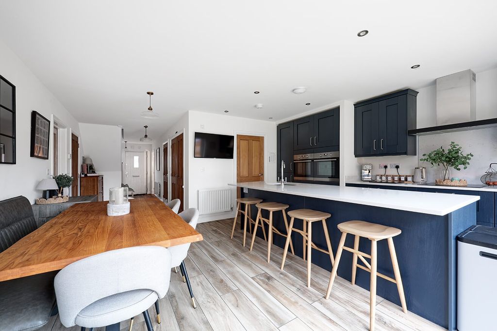 Property photo 3 of 29 4811236