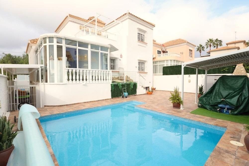 Property photo 1 of 49