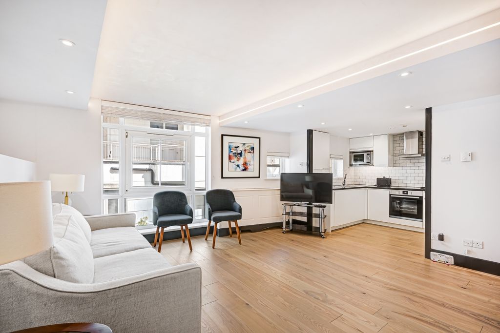 Property photo 3 of 9 Flat 1 Marathon H...