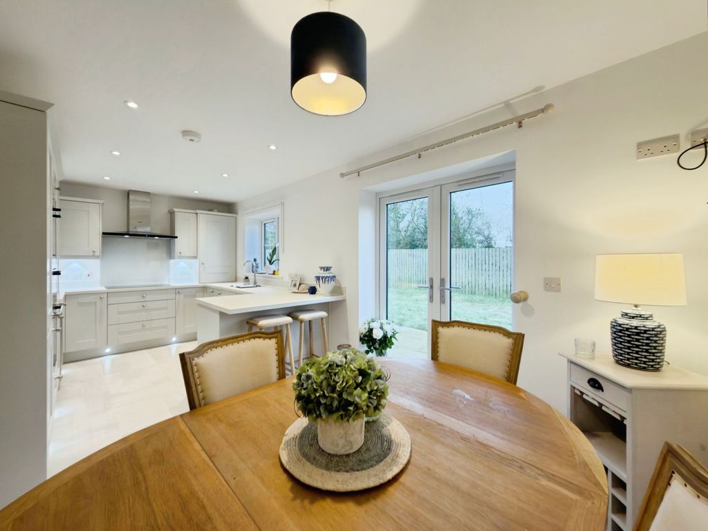 Property photo 3 of 27