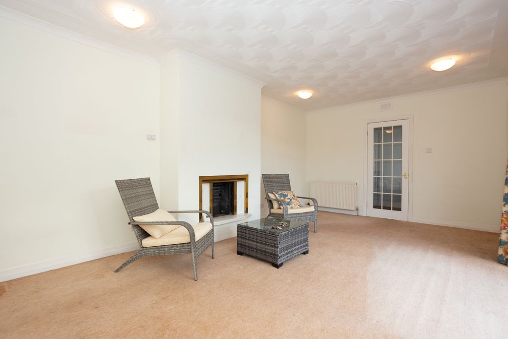 Property photo 2 of 40 Living Room