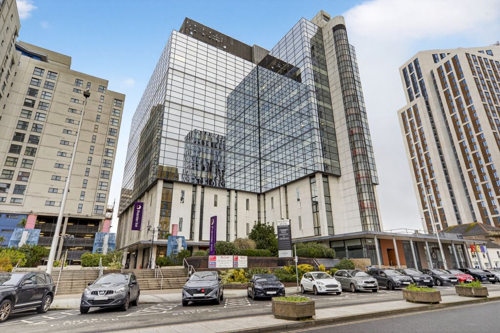 Property photo 1 of 28