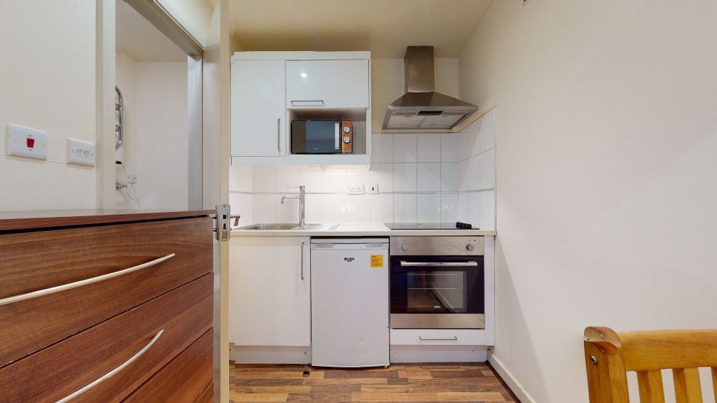 Property photo 2 of 5 Kitchen