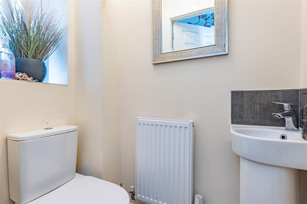 Property photo 3 of 25 WC