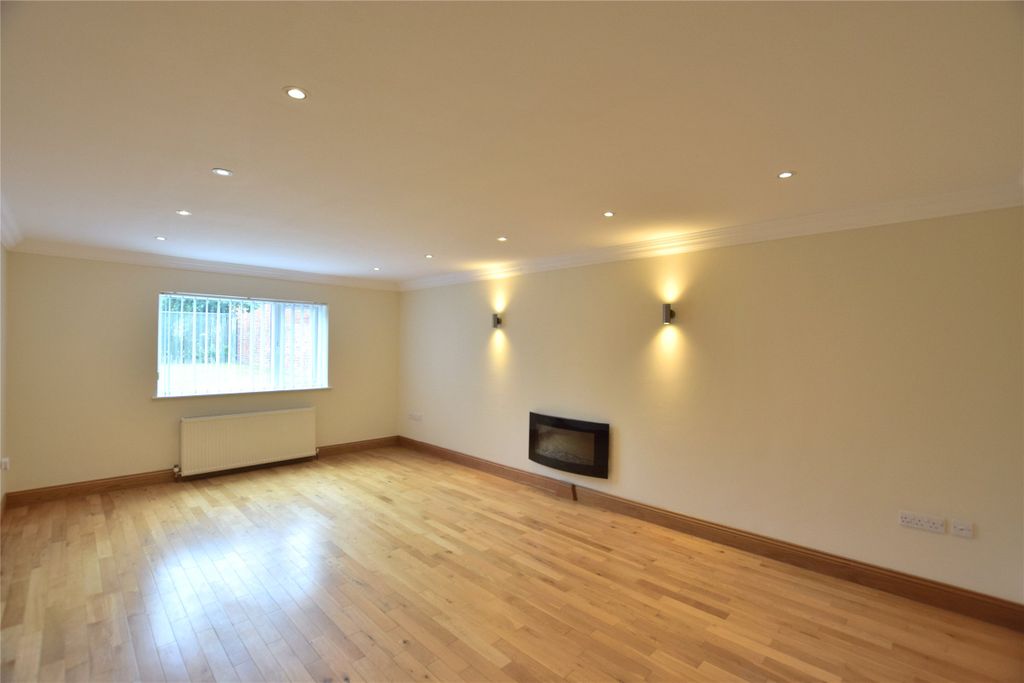 Property photo 3 of 17 Living Room