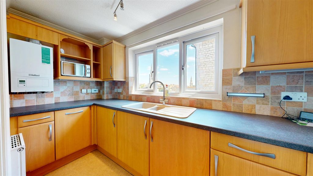 Property photo 3 of 11 Kitchen