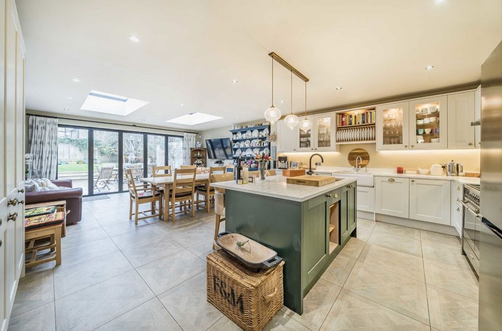 Property photo 3 of 8