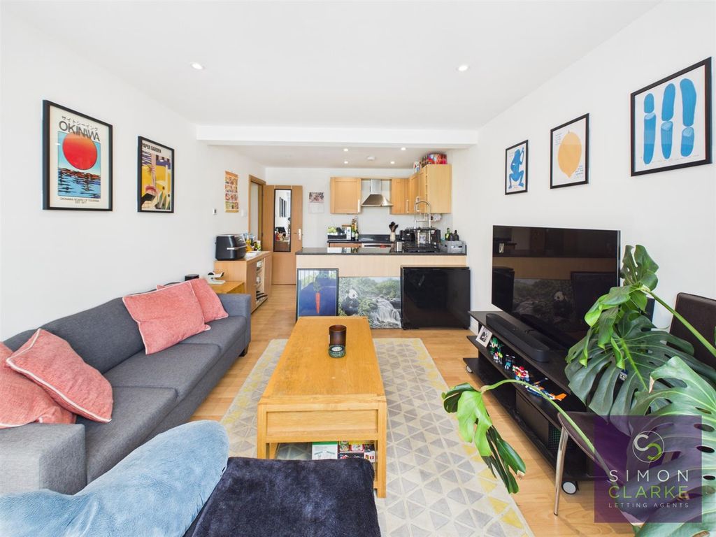 Property photo 3 of 11 Cam05425G0-Pr0122-Still017.Jpg