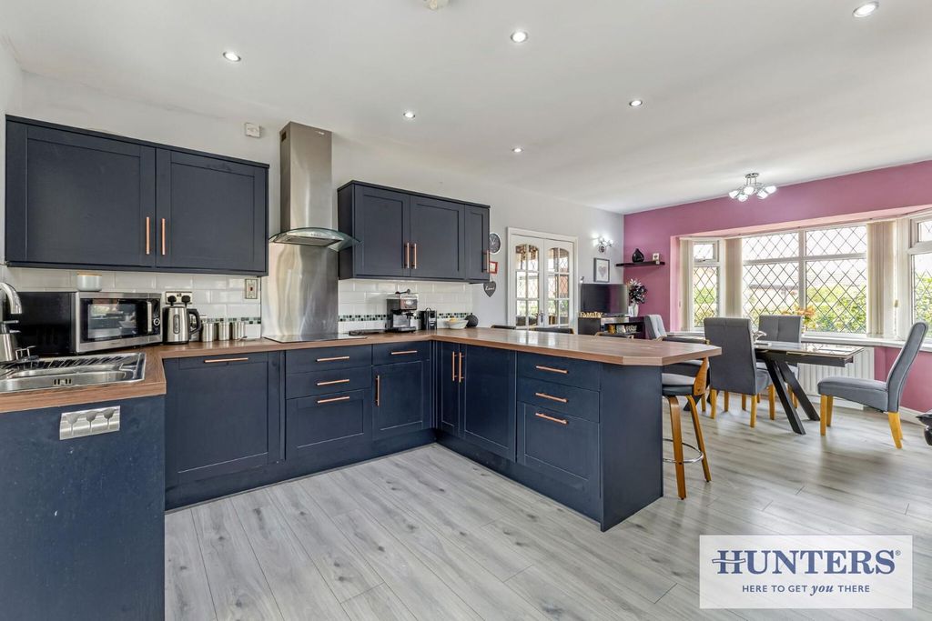 Property photo 3 of 28 112307_Oakdene Mill Lane Camblesforth (8) - Copy_l