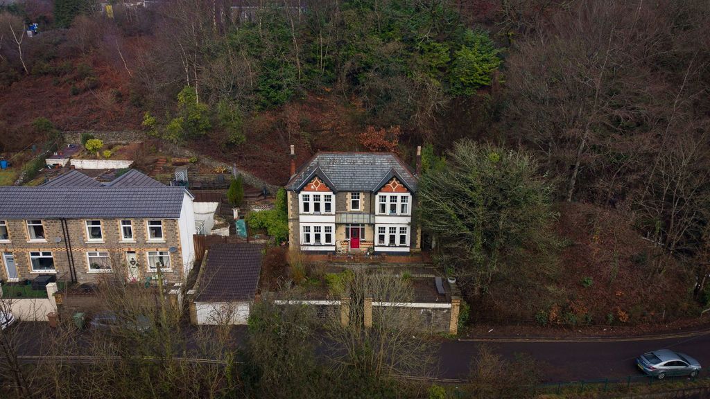 Property photo 2 of 41