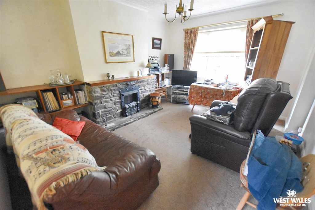 Property photo 3 of 12 4 (8).Jpg