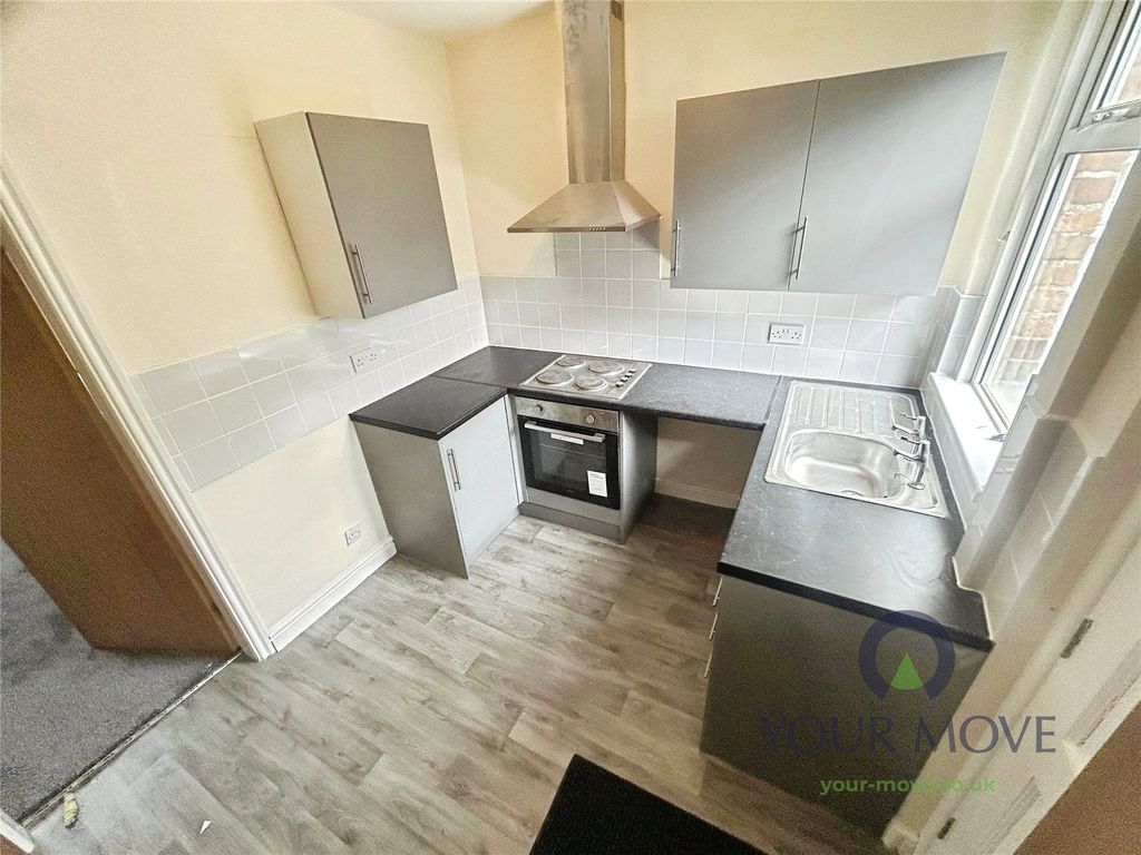 Property photo 3 of 12 Kitchen