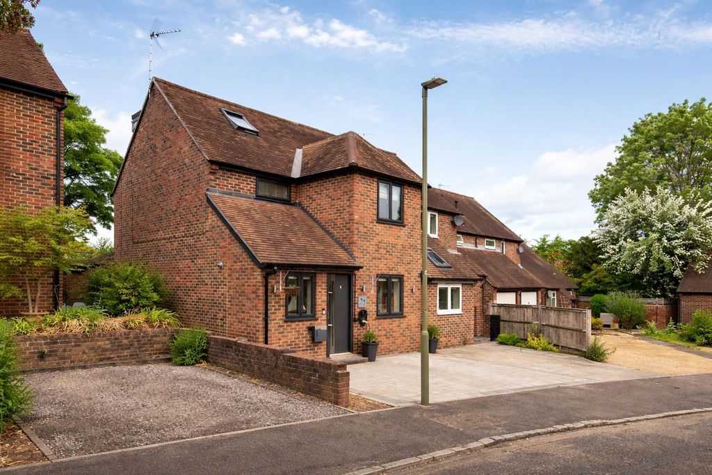 Property photo 1 of 19 27 The Close Enhanced.Png