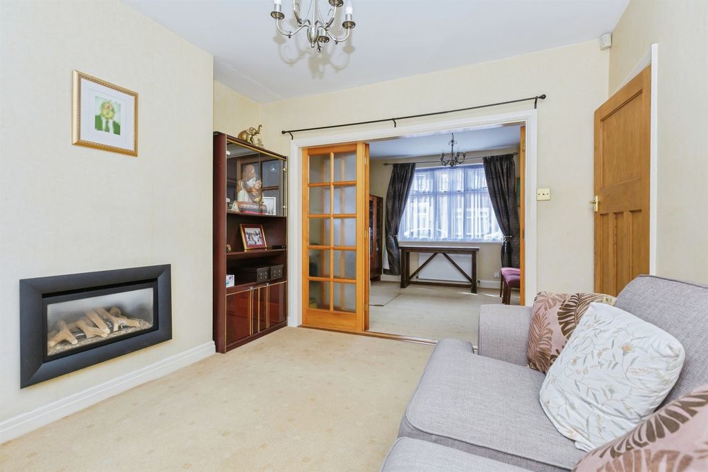 Property photo 3 of 17