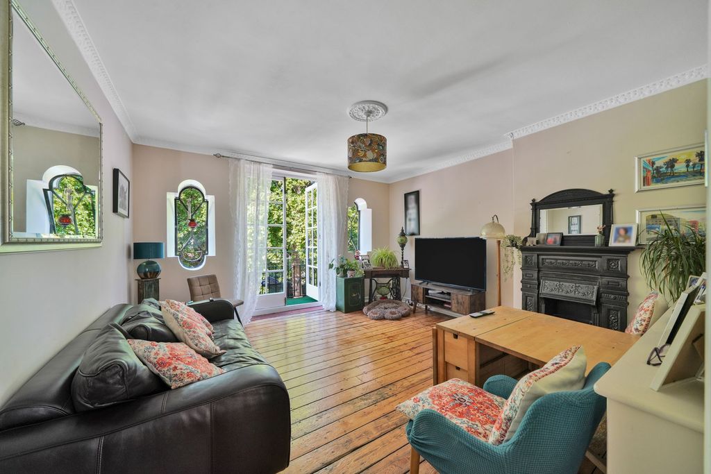 Property photo 2 of 19