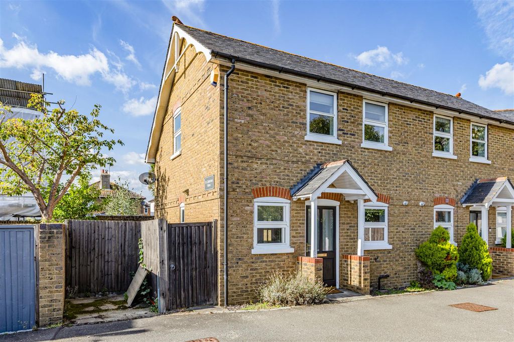 Property photo 1 of 15 Front