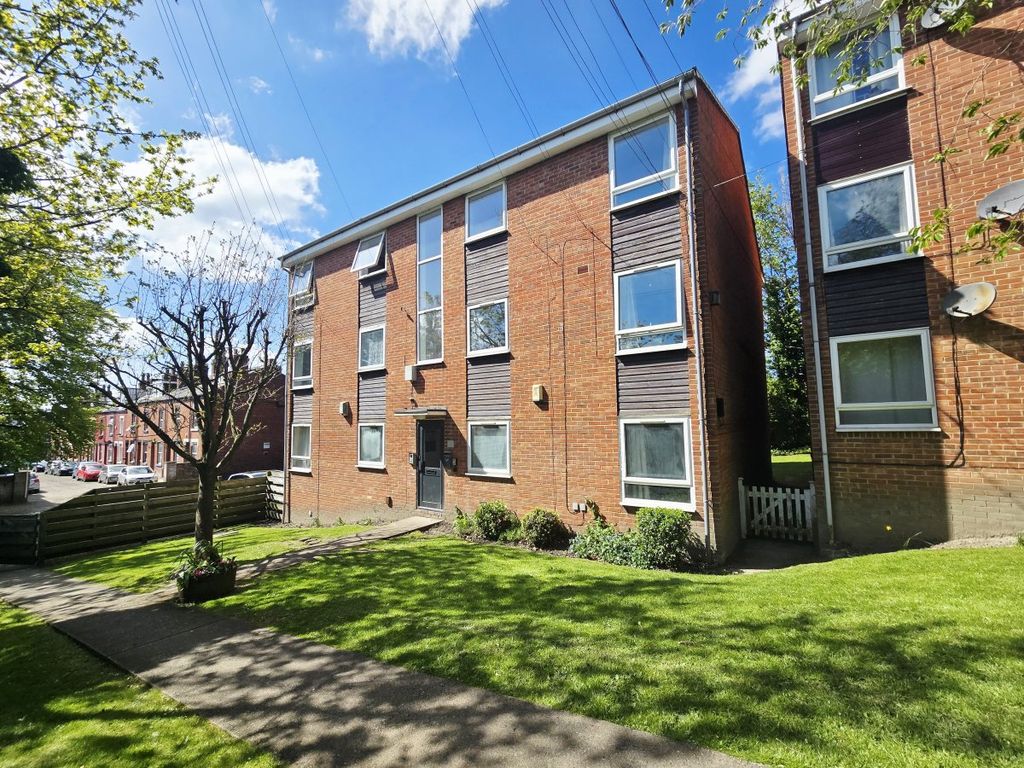 Property photo 1 of 2