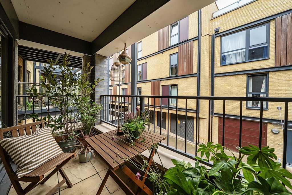 Property photo 3 of 19 1521695-11-6Aabae...