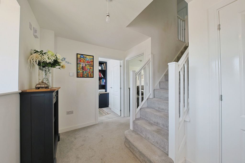 Property photo 2 of 19 4237614