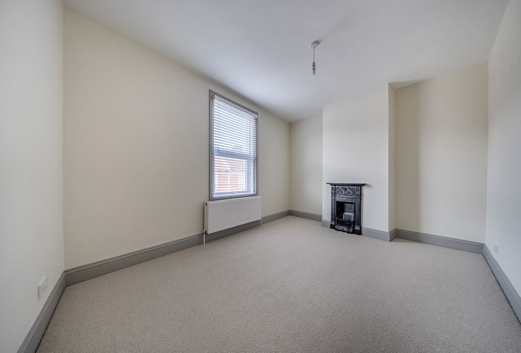 Property photo 3 of 19 1356107-20-68c985...