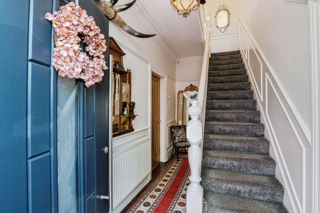 Property photo 2 of 30 Pbox-Img.Jpg