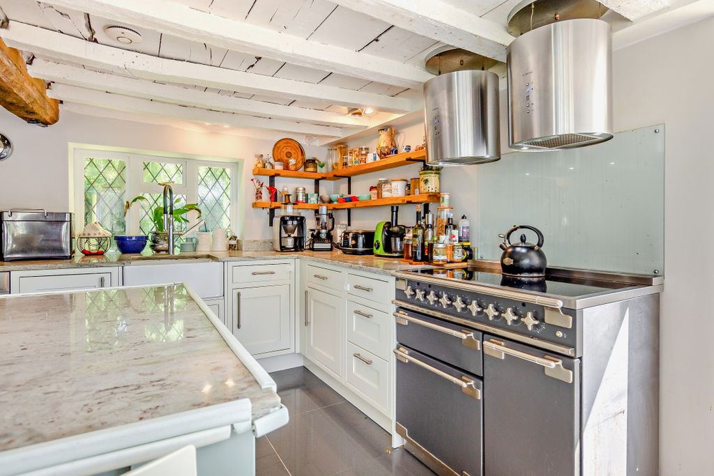 Property photo 3 of 30 8648450-Interior03-800