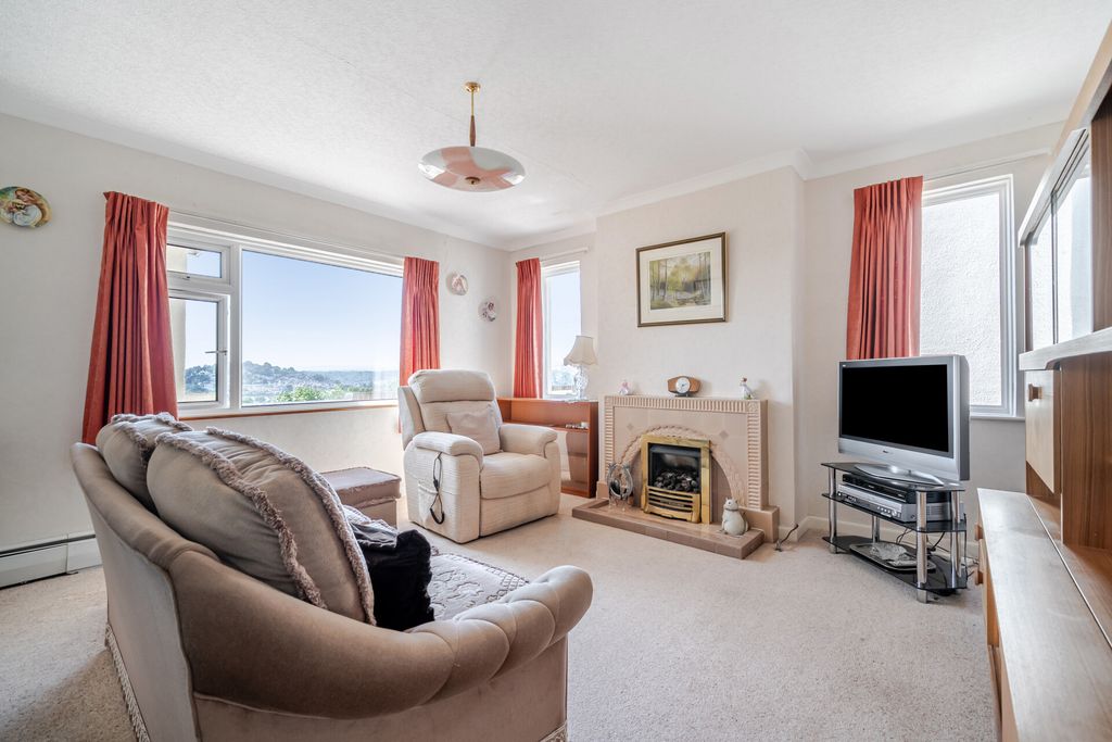 Property photo 2 of 22 1510747-12-6A8c5A...