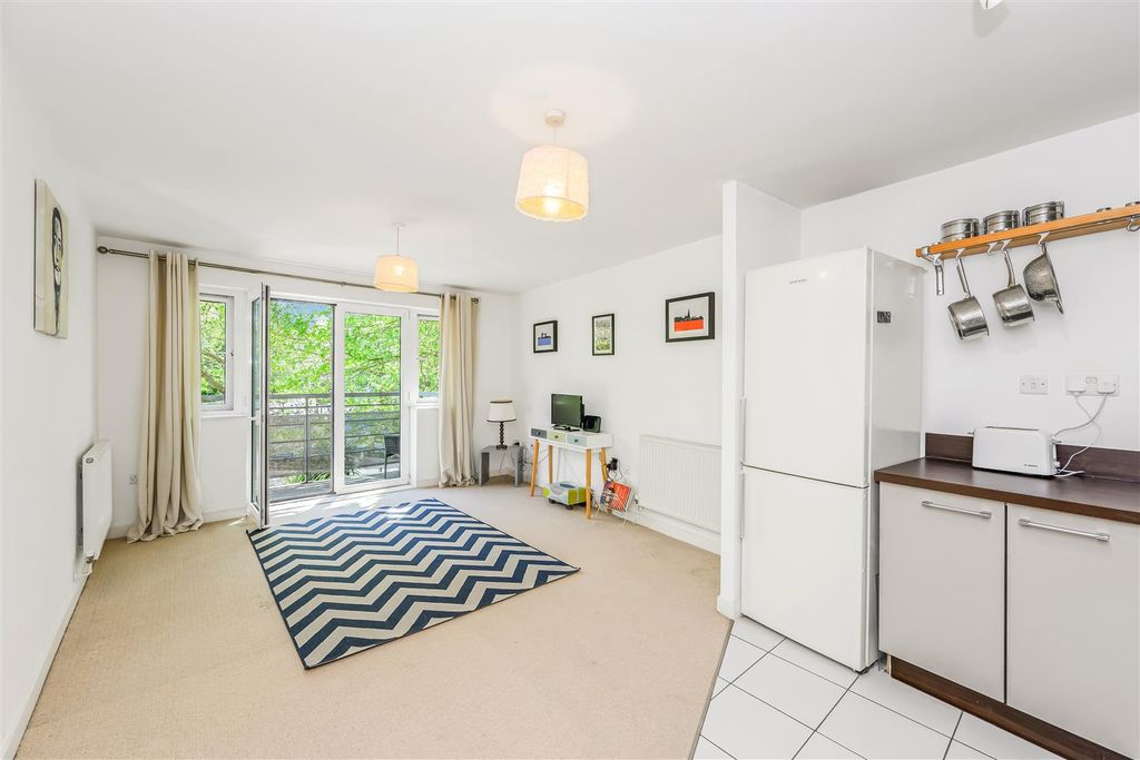 Property photo 2 of 29