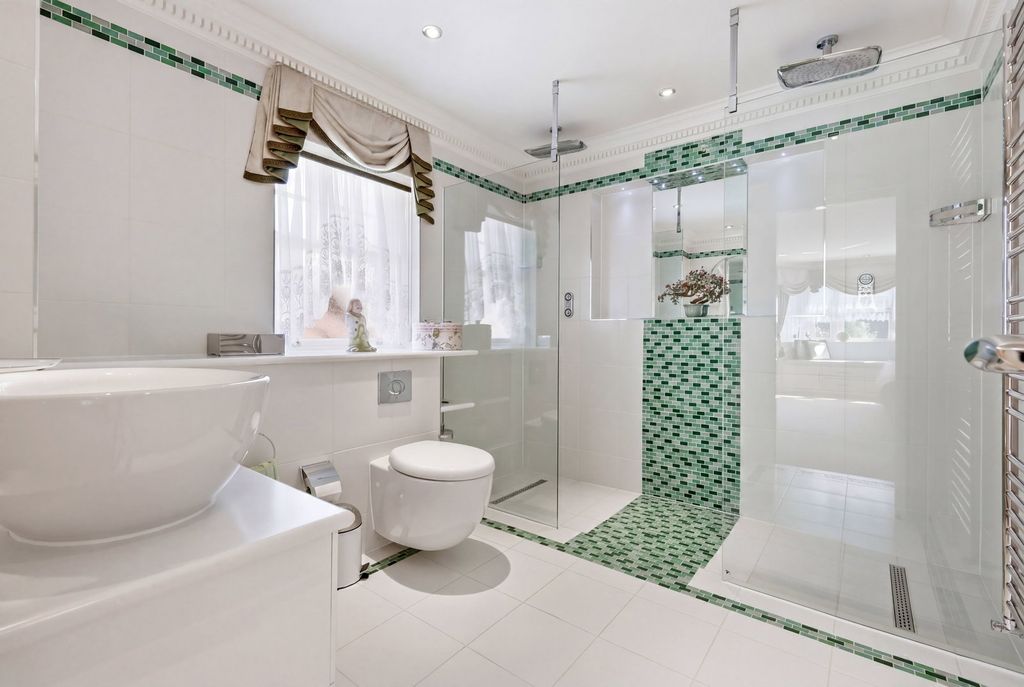 Additional image 38 of 5 bed detached house for saleWambrook Close, Hutton Mount, Brentwood CM13