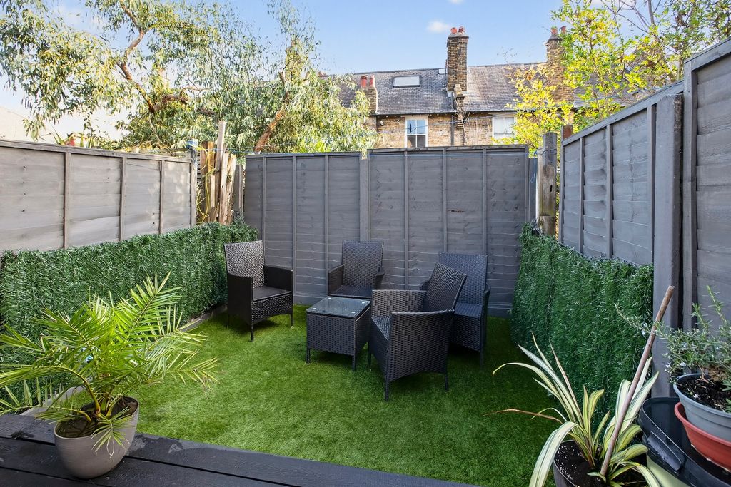 Property photo 3 of 14 Garden