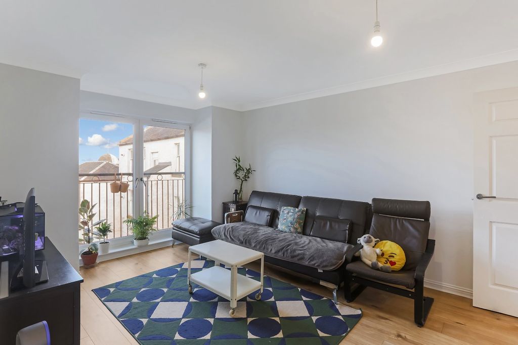 Property photo 2 of 9