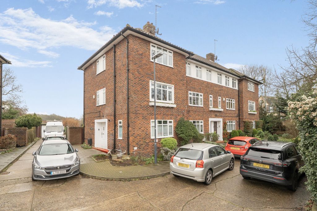 Property photo 1 of 15 1409842-1-698B15d...