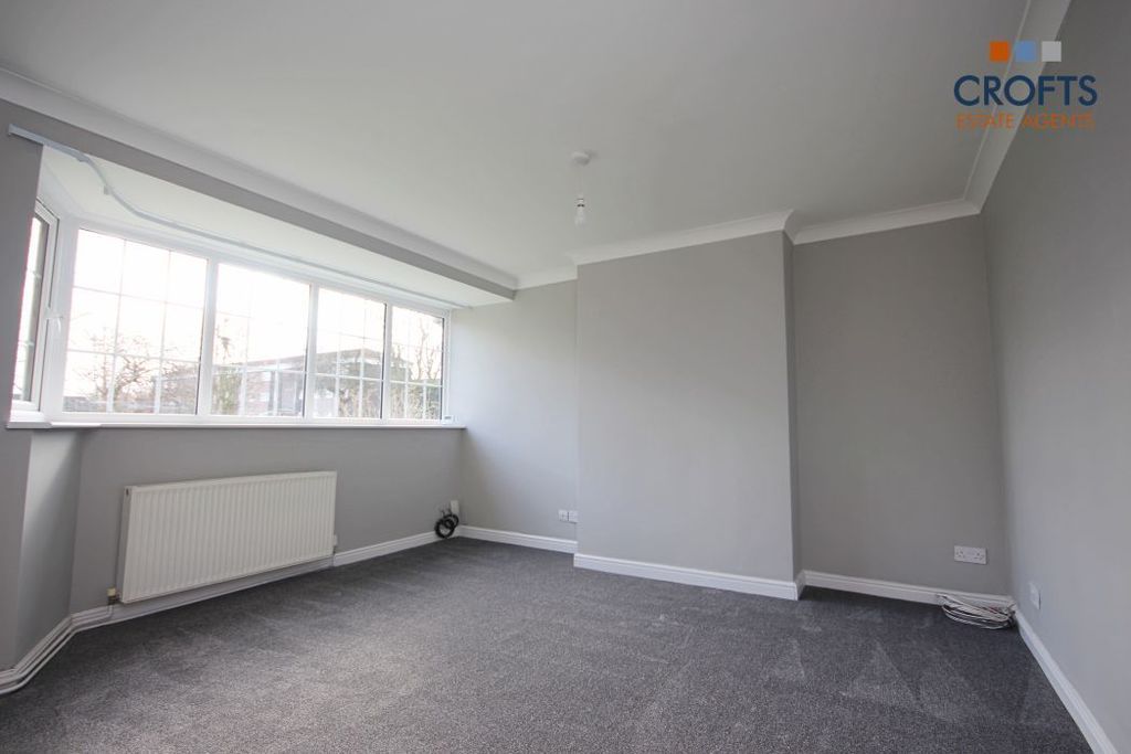 Property photo 3 of 12 Lounge