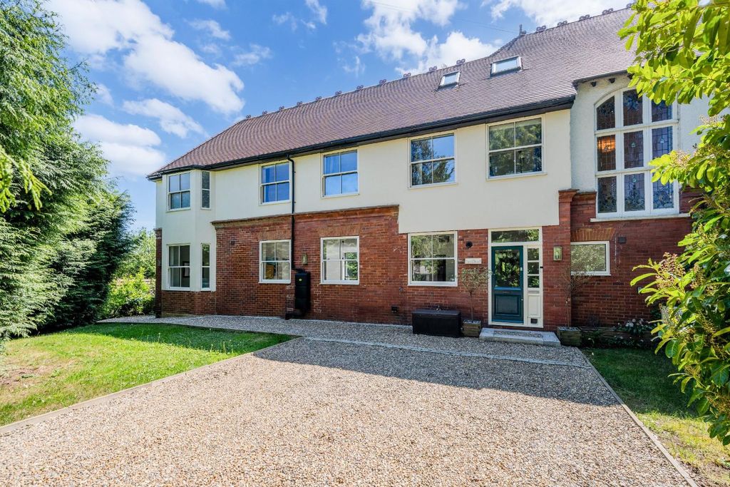 Property photo 1 of 24 Chapel Road