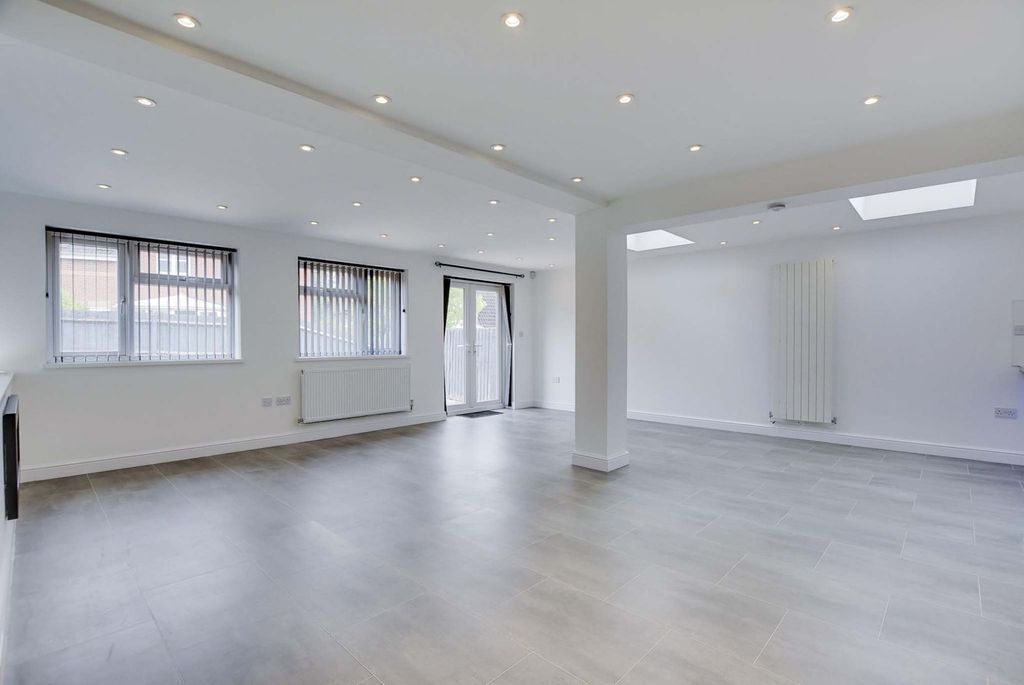 Property photo 2 of 35