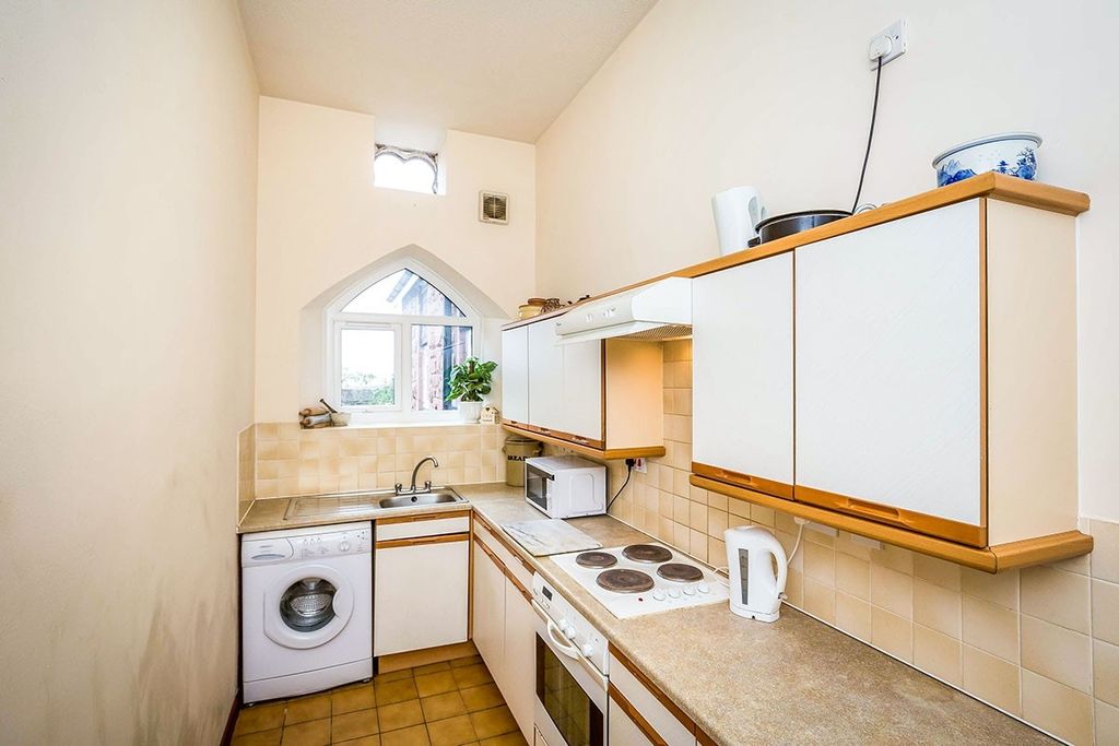 Property photo 3 of 8 Kitchen