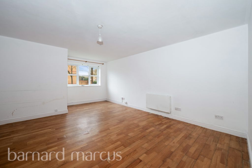 Property photo 1 of 7 Living Room