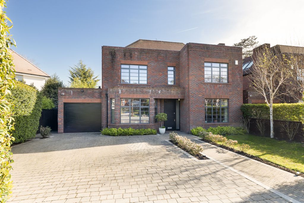 Property photo 2 of 23