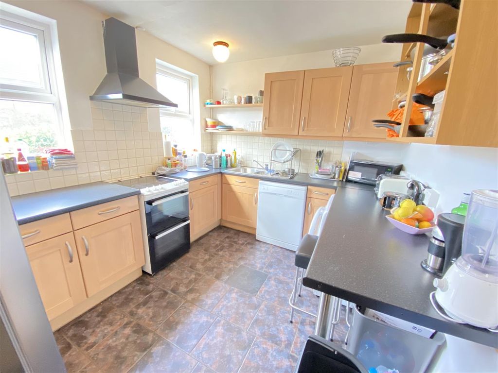 Property photo 3 of 6 Kitchen In.Jpg