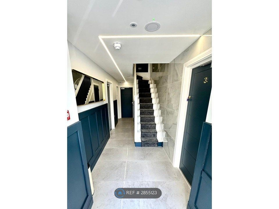 Property photo 1 of 6 Hallway