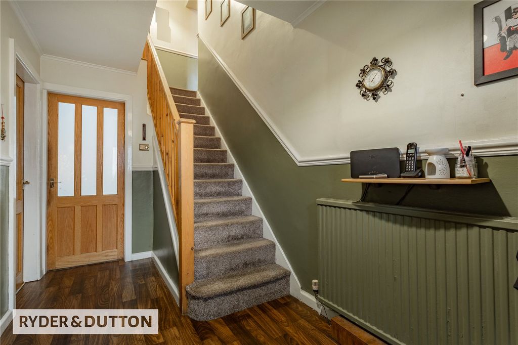 Property photo 2 of 27 Entrance Hall