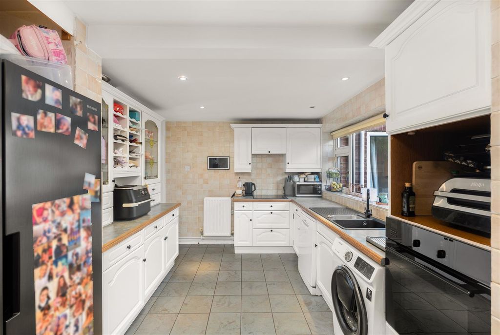 Property photo 3 of 19 Strathcarron, 9A Twyford Avenue, Twyford-10.Jpg