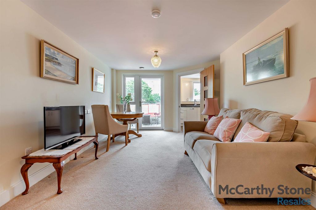 Property photo 3 of 25 8655489-Interior06-800.Jpg
