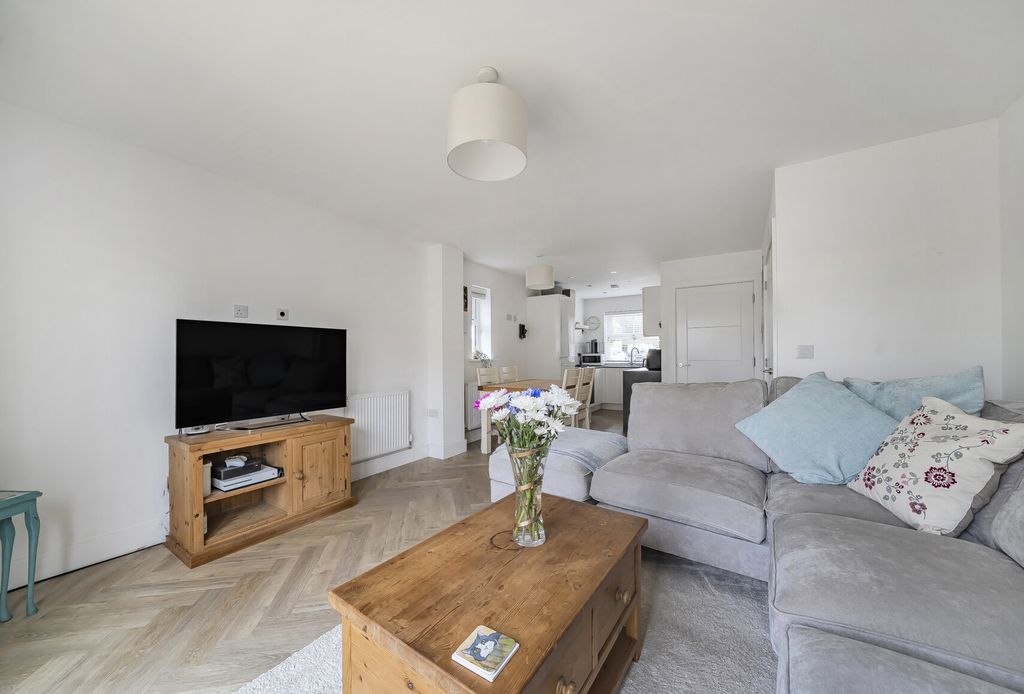 Property photo 2 of 17 1369583-5-68F0B22...