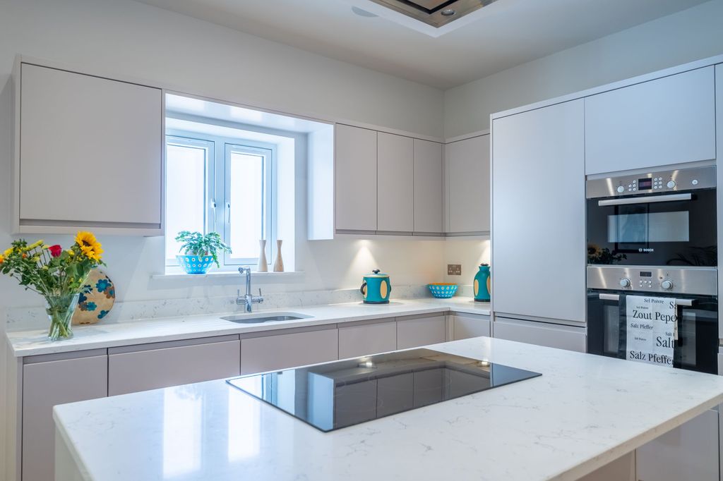 Property photo 1 of 28